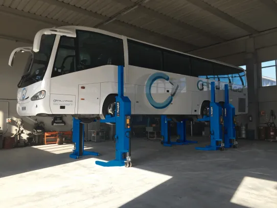 Подкатной подъемник для грузовых автомобилей электрогидравлический 45т Ravaglioli RAV307H.6WS, 6 колонн