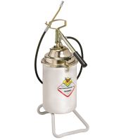 Нагнетатель смазки ручной с емкость. 13 л с армированным раздаточным шлангом 2.5 м, давление до 400 бар RAASM-68012