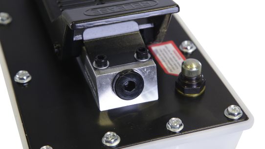 Пневмогидравлический насос ножной 2.3 л KraftWell KRWPP23