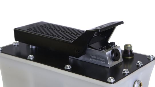 Пневмогидравлический насос ножной 2.3 л KraftWell KRWPP23