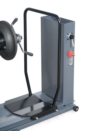 Балансировочный станок с ручным приводом для грузовых авто 10-26" KraftWell KRW244E 220В