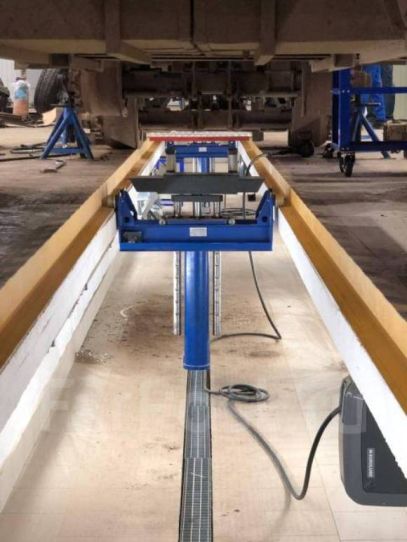 Канавный гидравлический навесной одноштоковый подъемник 16 т П114Е-16-1 Челябинский завод автосервисного оборудования