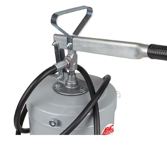 Нагнетатель смазки ручной на 16 л, производительность 6 г/ход с шлангом на 1.5 метра APAC 1798