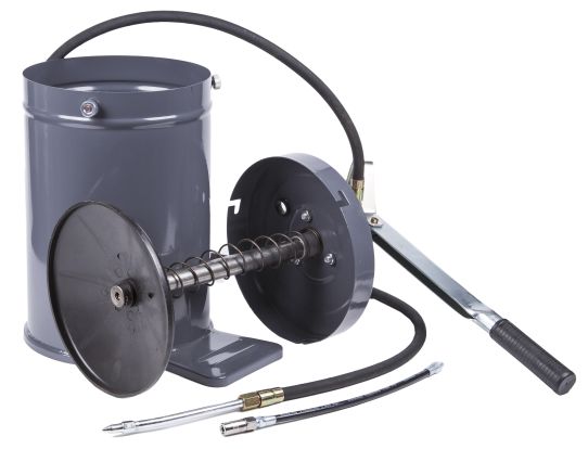 Нагнетатель смазки ручной для бочек на 10 л, Kraftwell KRW1797A, механический, с подающим шлангом на 1.5 м