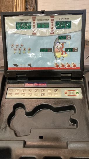 Балансировочный станок автоматический 10-24" KraftWell CB958B 220В