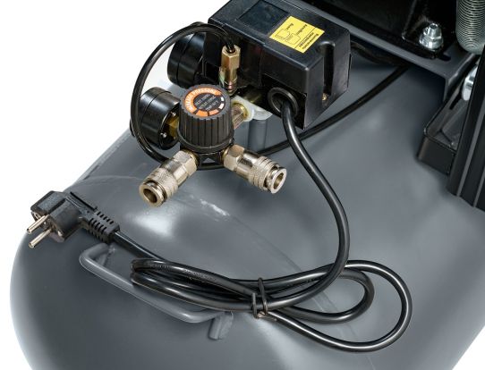 Поршневой компрессор 100 л, 420 л/м, 380В, 2.2 кВт, ременной, масляный KraftWell KRW-AC420-100L