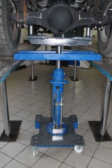 Канавный гидравлический подъемник на 10 т, напольный одноштоковый П-114 Е-10-2