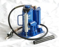 Домкрат бутылочный 12 т, AE&T Т21012 260-480 мм, пневмогидравлический, грузовой, с ходом штока 210 мм Домкрат бутылочный 12 т, AE&T Т21012 260-480 мм, пневмогидравлический, грузовой, с ходом штока 210 мм