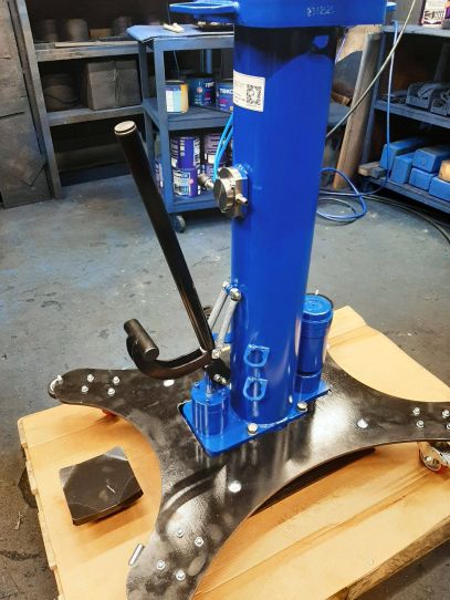 Канавный гидравлический подъемник 15 т, напольный одноштоковый КПП15Р800Ф ARTAZ