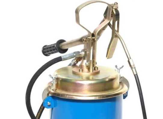 Нагнетатель смазки ручной с баком 14 л, давление до 300 бар, производительность 0,75 л/мин Forsage F-TRG2096 BIG