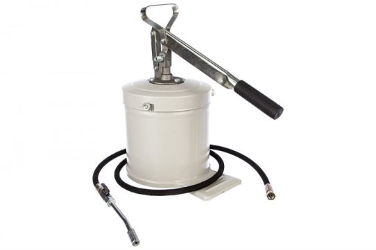 Нагнетатель смазки ручной с емкостью 6 л и шлангом 1.8 м, производительность 7.5 г/ход GP2001