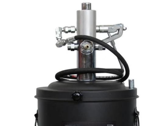 Нагнетатель смазки пневматический на 30 л, давление 6-8 бар, расход воздуха 80-90 л/мин Forsage F-HG-69230