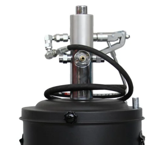 Нагнетатель смазки пневматический, емкость 30 кг, давление 6-8 бар, 70:1, производительность 0.8 л/мин Forsage F-HG-68218