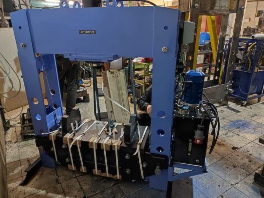 Пресс электрогидравлический ARTAZ ПГ100.1 100т, напольный