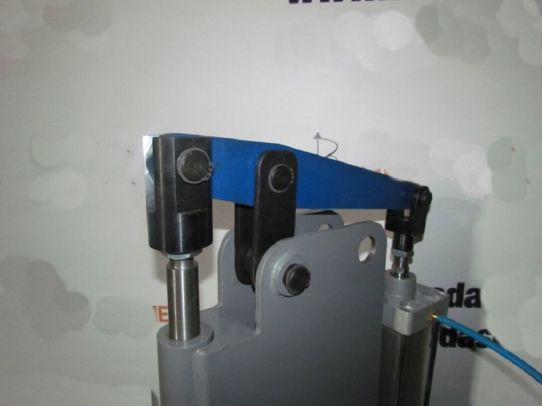 Клепальный станок для тормозных колодок EQFS Р336 2,6 т пневматический