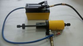 Съёмник болтов ушки рессоры 20 тонн Титан ТТН-23П с пневмогидравлическим насосом Съёмник болтов ушки рессоры 20 тонн Титан ТТН-23П с пневмогидравлическим насосом