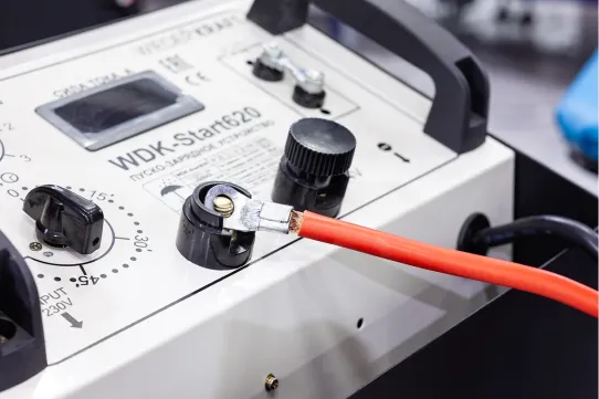 Пуско-зарядное устройство для 12В и 24В аккумуляторов с пусковым током 620A WDK-Start620 Wiederkraft