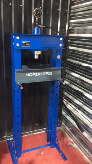 Гидравлический пресс для гаража 30 тонн Nordberg eco N3630L насос с ручным приводом