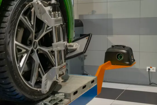 Стенд 3D сход-развал для легковых автомобилей мобильный Техновектор P 7202 MC