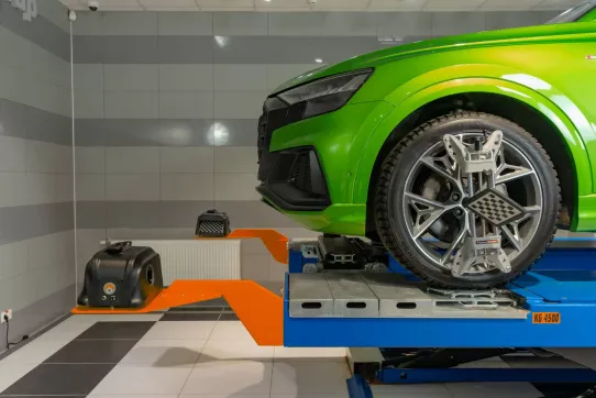 Стенд 3D сход-развал для легковых автомобилей мобильный Техновектор P 7202 MC