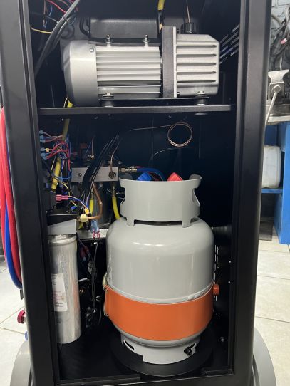 Установка автомат для заправки автомобильных кондиционеров Техносоюз RCC-8A с сенсорным экраном, термопринтером, базой данных