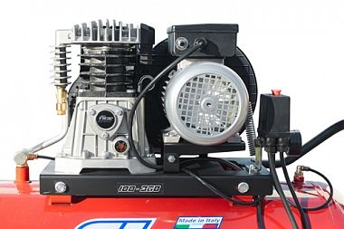 Поршневой компрессор 100 л, 350 л/м, 220В, 2.2 кВт, ременной, масляный Fiac CCS 100/360 M