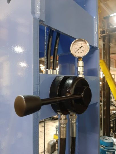 Пресс электрогидравлический ARTAZ ПГ200 200т, напольный