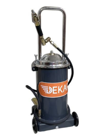 Нагнетатель смазки ножной с емкостью 15 л, производительность 4.5 г/ход, с подающим шлангом на 2 м Dekar SF-3
