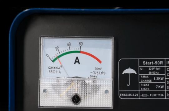 Пуско-зарядное устройство для аккумуляторов 12В и 24В с пусковым током 180А 13008 Aurora