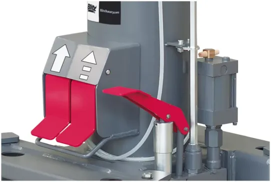 Канавный пневмогидравлический подъемник 15т, навесной одноштоковый 118220 Blitz