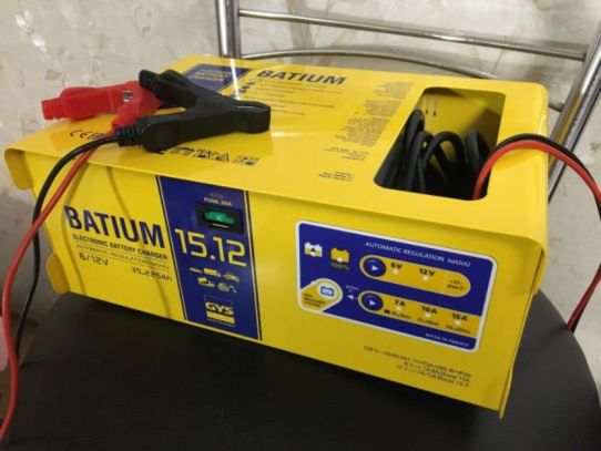 Зарядное устройство для аккумуляторов 6/12В 15А с режимом Boost и десульфатацией BATIUM 15-12 024519 GYS