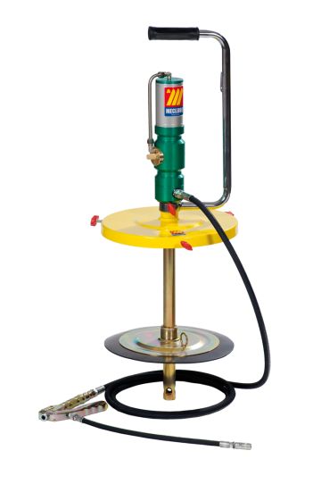 Нагнетатель смазки пневматический для бочек 18-30 л с ручным пистолетом 1600г/мин и коэффициентом сжатия 60:1 Meclube 013-1102-000