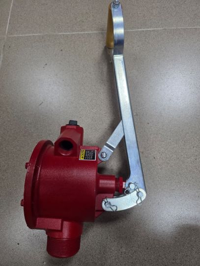 Насос ручной мембранный диафрагменный бочковой для бензина, дизеля, керосина 76 л/м, FILL-RITE FR152, красный, алюминий