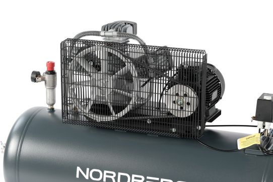 Поршневой компрессор 200 л, 580 л/м, 380В, 3 кВт, ременной, масляный Nordberg NCP200/580