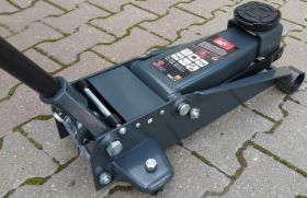 Подкатной гидравлический домкрат до 3 тонн, 130-465мм Torin T830023-RAL7016 Подкатной гидравлический домкрат до 3 тонн, 130-465мм Torin T830023-RAL7016