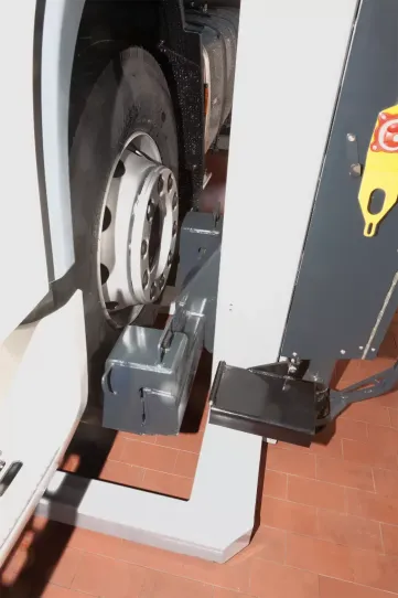 Подкатной подъемник для грузовых автомобилей электрогидравлический 30т Blitz HydroLift S3, 4 колонны