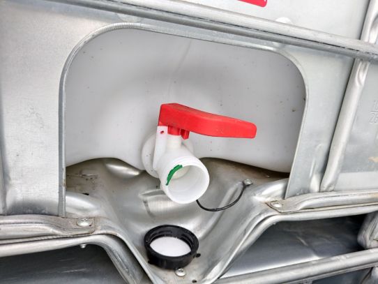 Еврокуб 1000 литров на металлическом поддоне в металле (БУ, промытый)