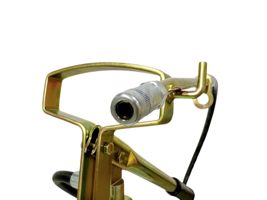 Нагнетатель смазки ручной из бочек 16-30 кг, давление до 400 бар, шланг 2.5 м, производительность 6 г/ход RAASM 60310