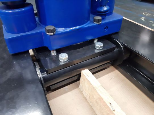 Канавный гидравлический подъемник 15 т, рельсовый одноштоковый КПП15Р1000П ARTAZ