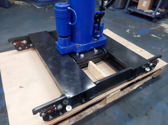 Канавный гидравлический подъемник 15 т, рельсовый одноштоковый КПП15Р1000П ARTAZ