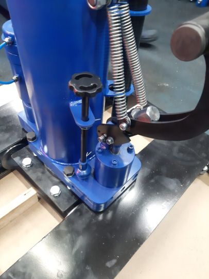 Канавный гидравлический подъемник 15 т, рельсовый одноштоковый КПП15Р1000П ARTAZ