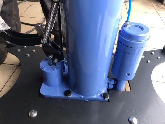 Канавный гидравлический подъемник 15 т, напольный одноштоковый КПП15Р800Ф ARTAZ