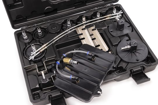 Установка для прокачки тормозной системы пневматическая, давление 0.7-2.8 бар, емкость 5 л, переносная ST100101 Станкоимпорт