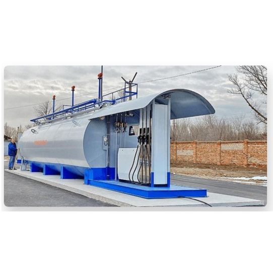 Мини АЗС контейнерная 5000 л. с открытым техническим отсеком на островке с экологической ванной