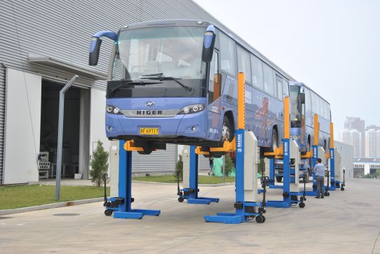 Подкатной подъемник для грузовых автомобилей и автобусов электрогидравлический 30т Maxima FC75W-4, 4 колонны