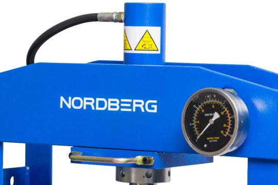 Гидравлический пресс гаражный 20 т Nordberg N3620F ручной и ножной привод