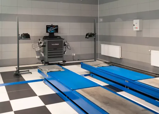 Стенд 3D сход-развал для легковых автомобилей мобильный Техновектор P 7202 MC