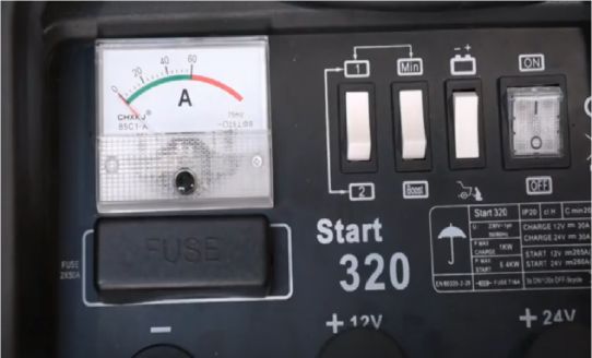 Пуско-зарядное устройство для 12В и 24В аккумуляторов с пусковым током 300A 12910 Aurora