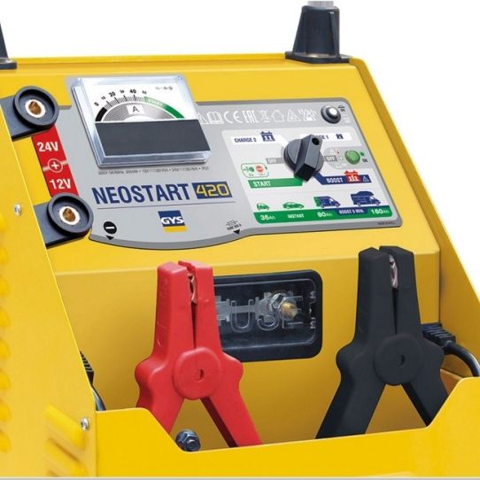 Пуско-зарядное устройство для 12В и 24В аккумуляторов с пусковым током 420А 025295 GYS