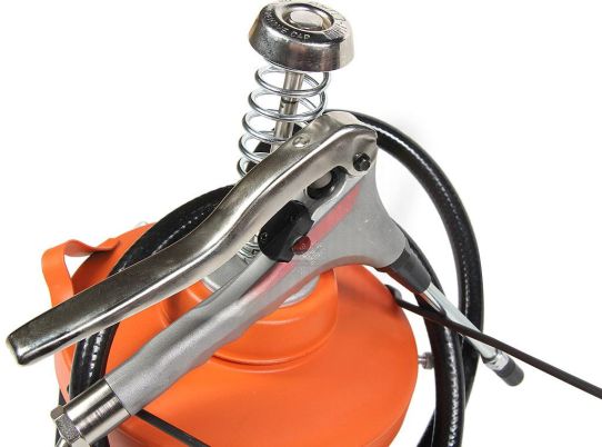 Нагнетатель смазки ручной с ножным приводом с емкостью 5л Groz GROZ GS-5